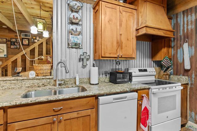 4668 W State Highway 64, Henderson, TX 75652