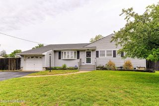 10 Klein Street, Oakhurst, NJ 07755