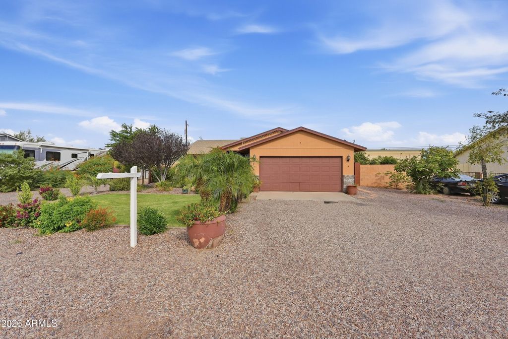 723 S Saguaro Drive, Apache Junction, AZ 85120 — exterior