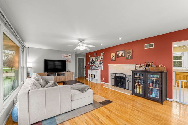 216 W Rand Road, Mount Prospect, IL 60056