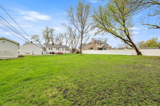 216 W Rand Road, Mount Prospect, IL 60056