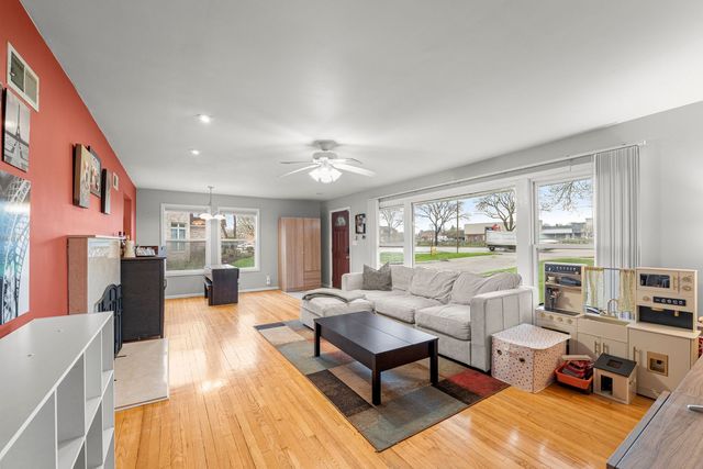 216 W Rand Road, Mount Prospect, IL 60056