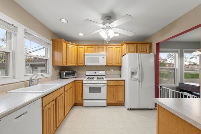 216 W Rand Road, Mount Prospect, IL 60056