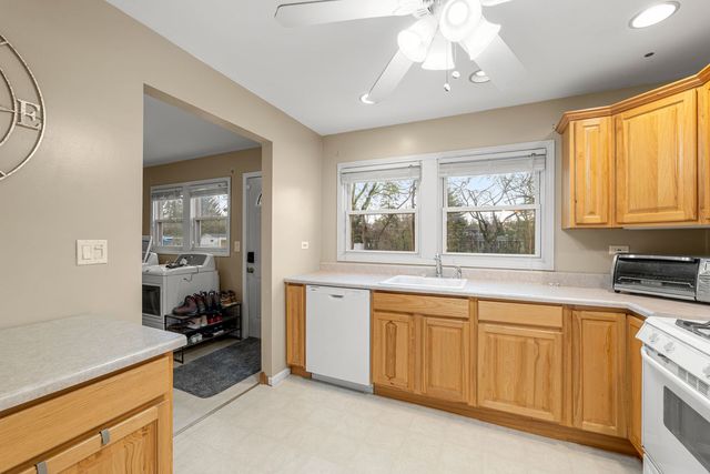 216 W Rand Road, Mount Prospect, IL 60056