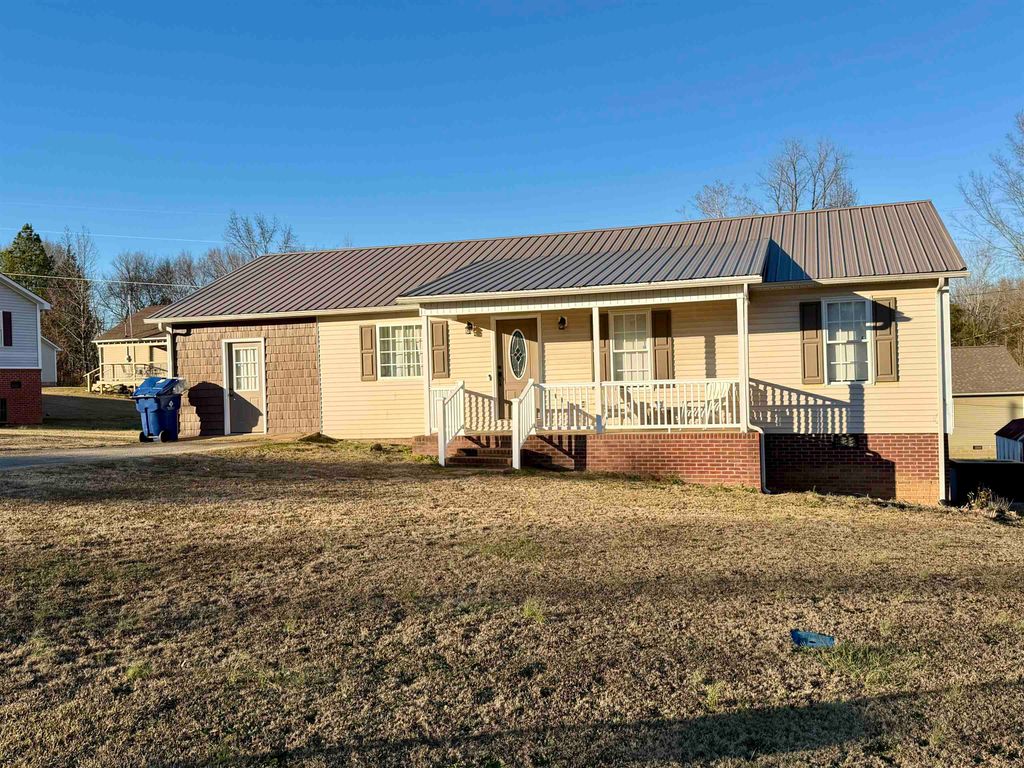 233 BEAVERWOOD DR, Adamsville, TN 38310