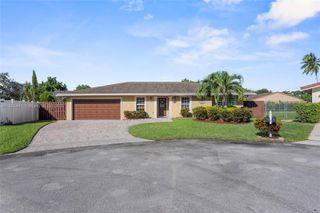 835 W Plantation Cir, Plantation, FL 33324