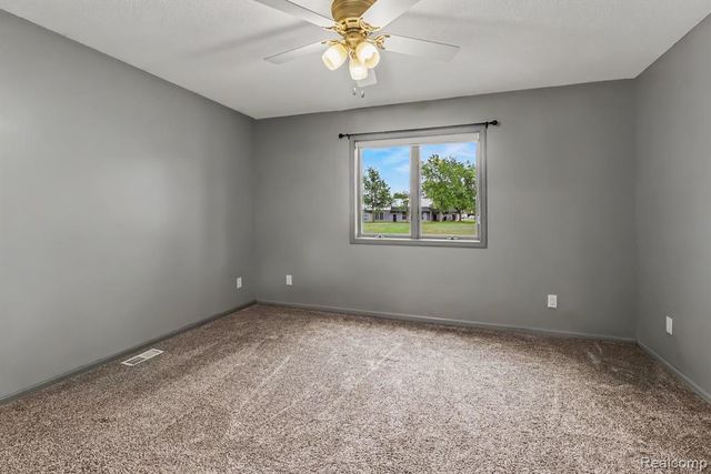 1478 Hendrick Road, Muskegon, MI 49441