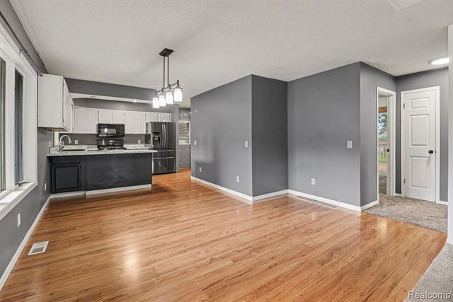 1478 Hendrick Road, Muskegon, MI 49441