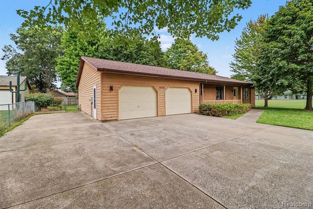 1478 Hendrick Road, Muskegon, MI 49441