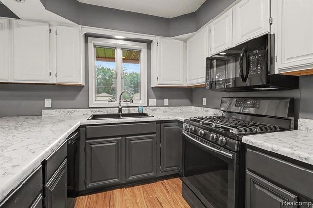 1478 Hendrick Road, Muskegon, MI 49441