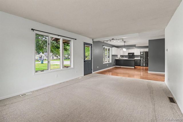 1478 Hendrick Road, Muskegon, MI 49441