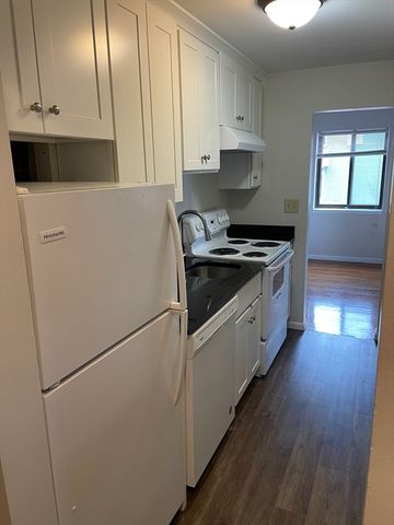 1 Station St 2-1, Hingham, MA 02043