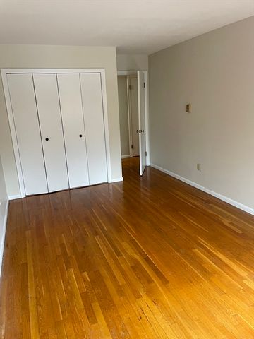 1 Station St 2-1, Hingham, MA 02043