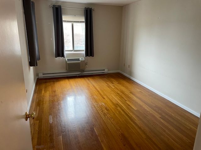 1 Station St 2-1, Hingham, MA 02043