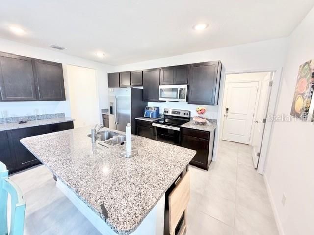 633 BELGROVE STREET, Debary, FL 32713