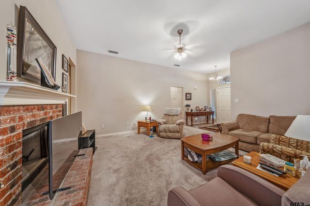 6952 La Hacienda Dr, Flint, TX 75762