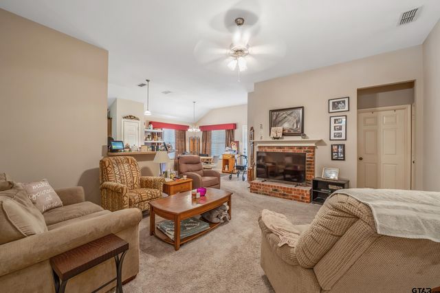 6952 La Hacienda Dr, Flint, TX 75762