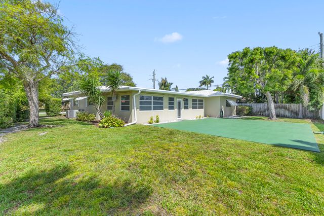 1424 SE 12th Avenue, Deerfield Beach, FL 33441