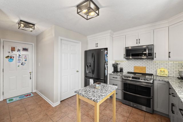 1284 Greendale Road, Lexington, KY 40511