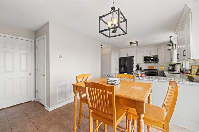 1284 Greendale Road, Lexington, KY 40511