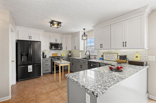 1284 Greendale Road, Lexington, KY 40511