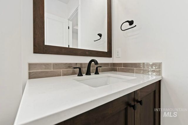 2083 N Rockdale Ave, Kuna, ID 83634