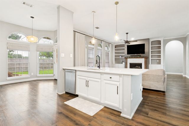 7305 Silverthorn Drive, Rowlett, TX 75089