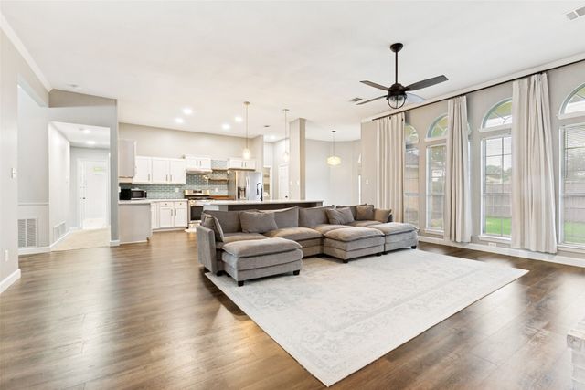 7305 Silverthorn Drive, Rowlett, TX 75089