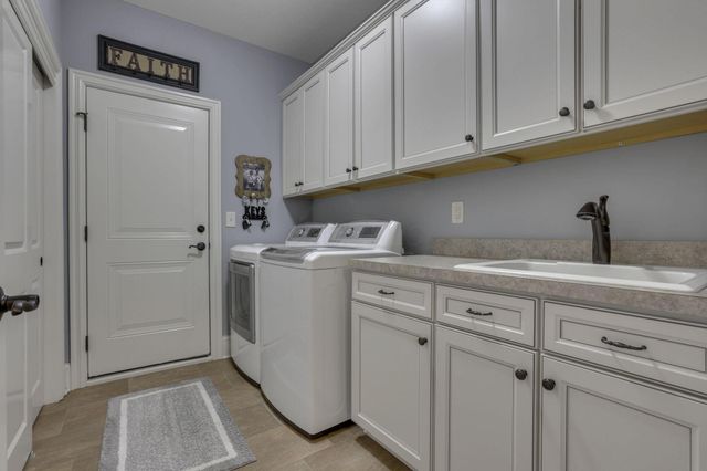 3871 Shadowstone Way, Columbus, OH 43221