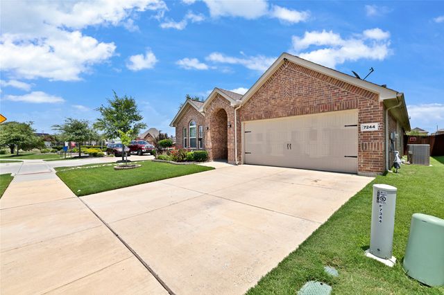 7244 Montosa Trail, Fort Worth, TX 76131