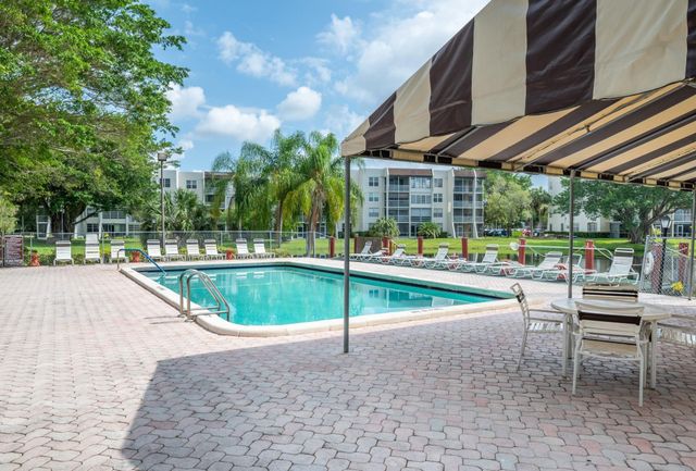 9430 Poinciana Place 110, Davie, FL 33324
