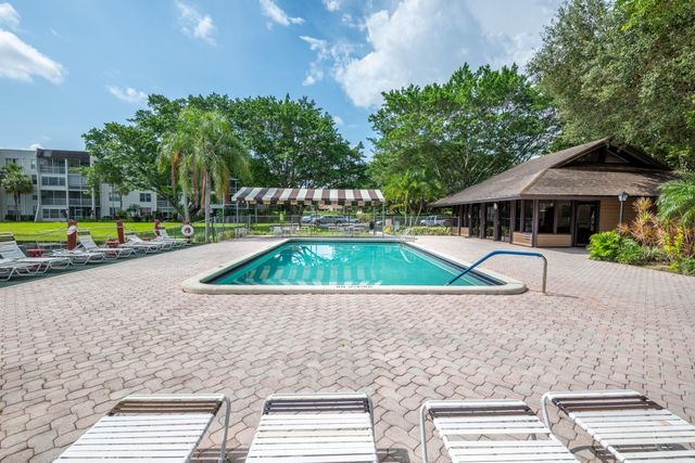 9430 Poinciana Place 110, Davie, FL 33324