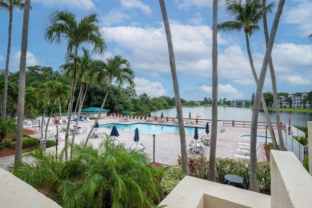 9430 Poinciana Place 110, Davie, FL 33324