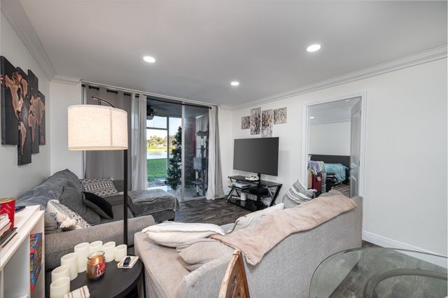 9430 Poinciana Place 110, Davie, FL 33324