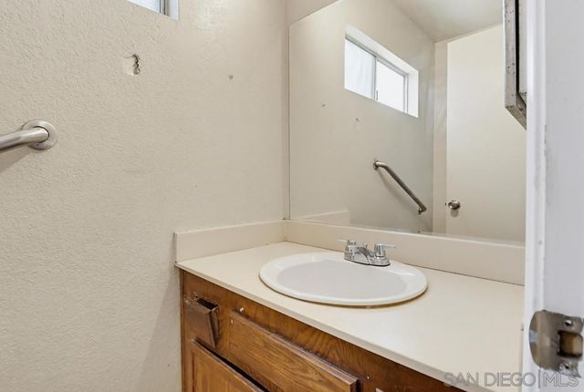 1572 Antoine Dr, San Diego, CA 92139