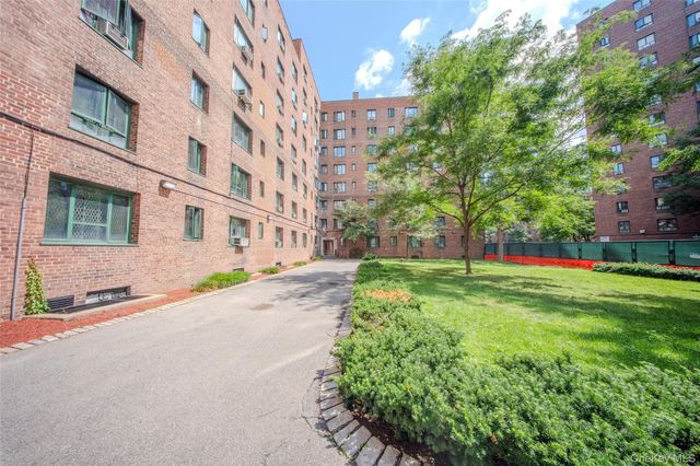 1562 Unionport Road 3F, Bronx, NY 10462