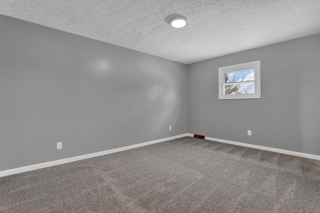 9841 Woodsfield Circle NW, Pickerington, OH 43147