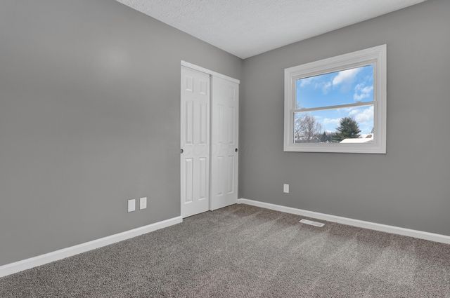 9841 Woodsfield Circle NW, Pickerington, OH 43147