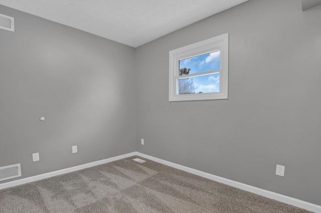 9841 Woodsfield Circle NW, Pickerington, OH 43147