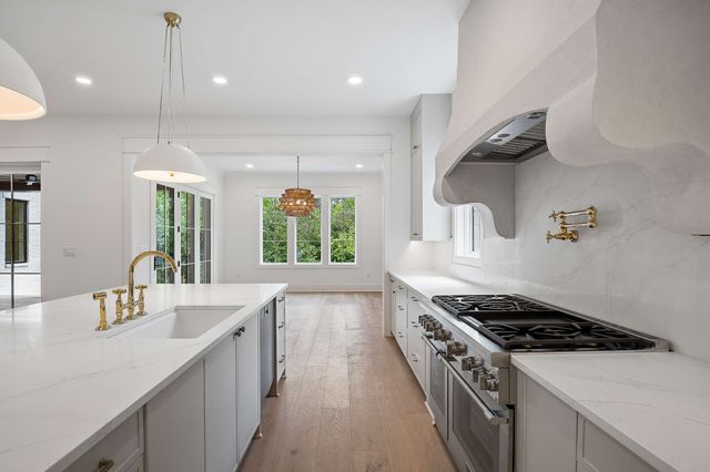 5448B Franklin Pike Cir, Brentwood, TN 37027