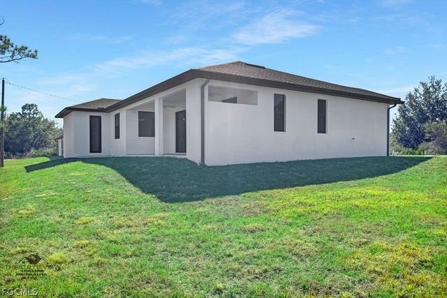 1752 Pine AVE, Lehigh Acres, FL 33972