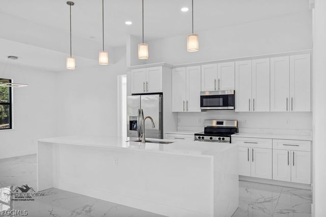 1752 Pine AVE, Lehigh Acres, FL 33972