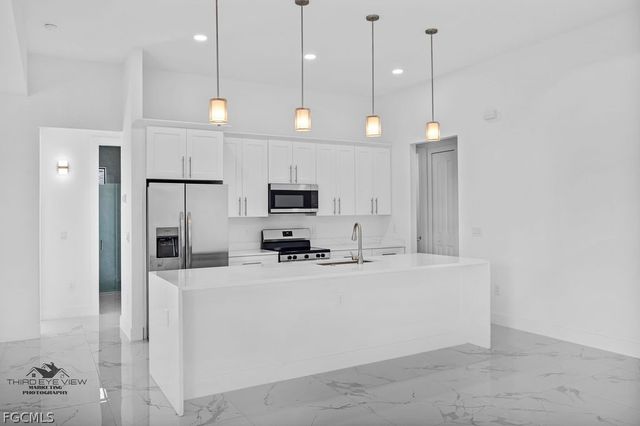 1752 Pine AVE, Lehigh Acres, FL 33972