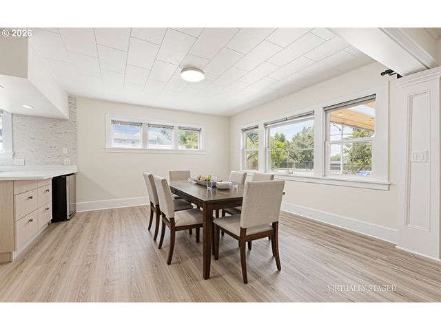 2424 Ne 102ND Ave, Portland, OR 97220