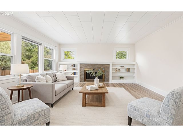 2424 Ne 102ND Ave, Portland, OR 97220