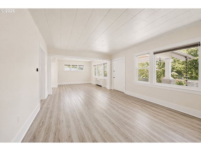 2424 Ne 102ND Ave, Portland, OR 97220