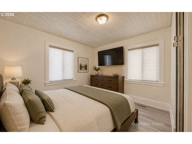 2424 Ne 102ND Ave, Portland, OR 97220