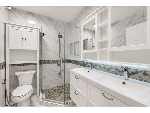 2424 Ne 102ND Ave, Portland, OR 97220