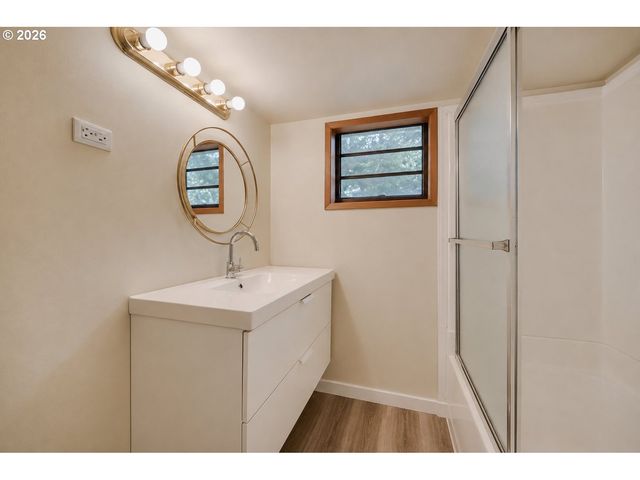 2424 Ne 102ND Ave, Portland, OR 97220