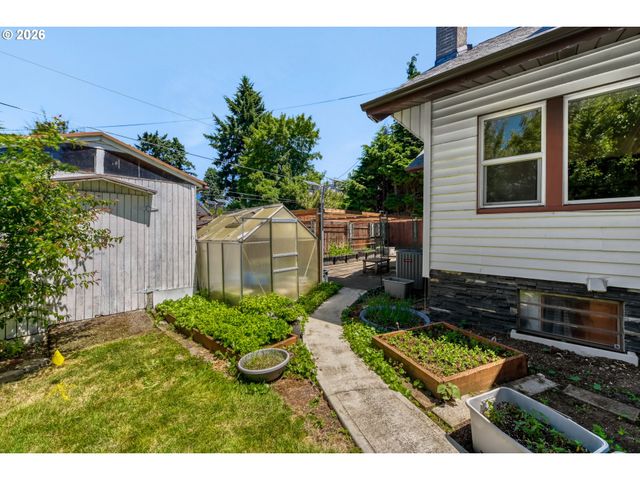 2424 Ne 102ND Ave, Portland, OR 97220